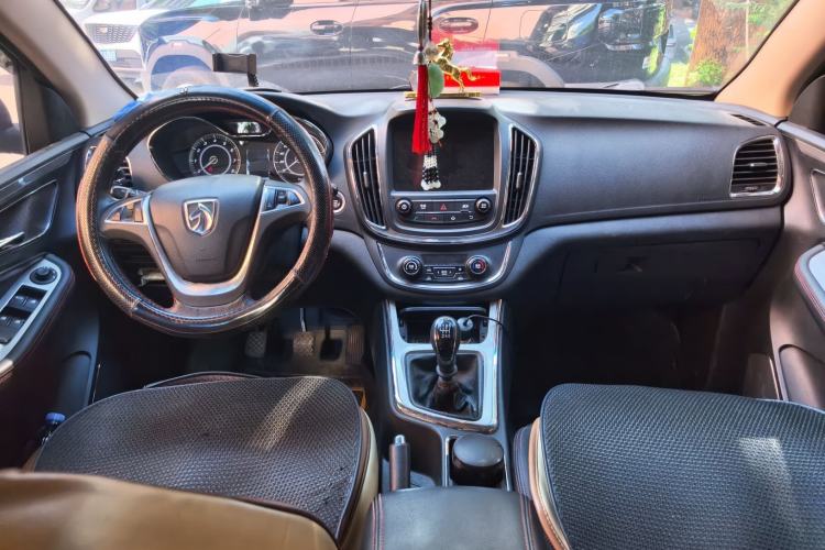 Used Baojun 560 2016 1.5T Manual Luxury Model Center Console