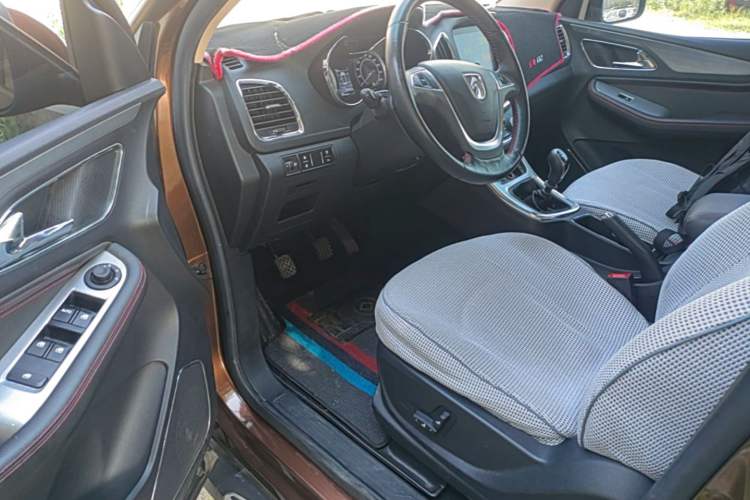 Used Baojun 560 2016 1.5T Manual Luxury Model Driver Seat