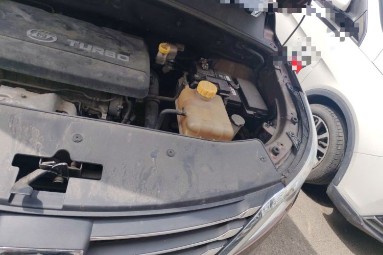 Used Baojun 560 2016 1.5T Manual Luxury Model Engine Bay Left