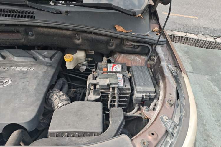 Used Baojun 560 2016 1.8L iAMT Elite Edition Engine Bay Left