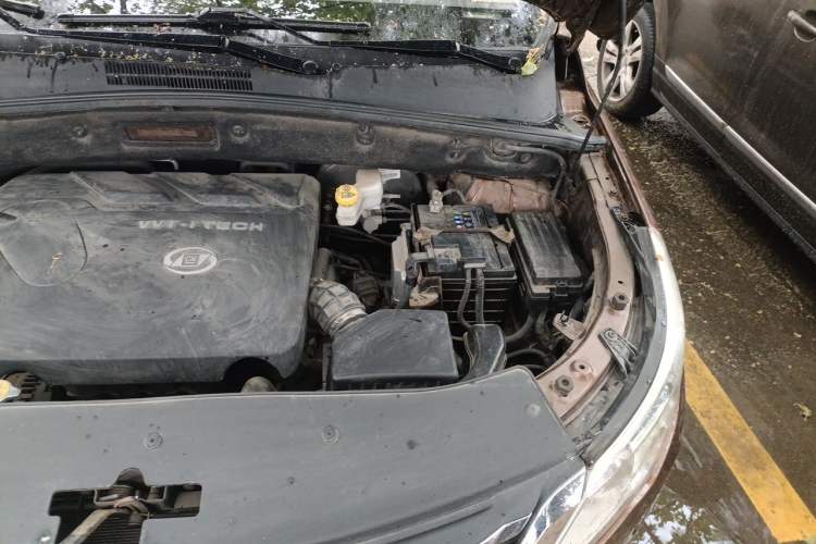 Used Baojun 560 2016 1.8L iAMT Luxury Model Engine Bay Left