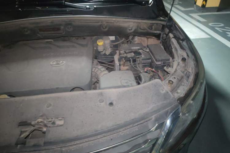 Used Baojun 560 2016 1.8L Manual Luxury Edition Engine Bay Left
