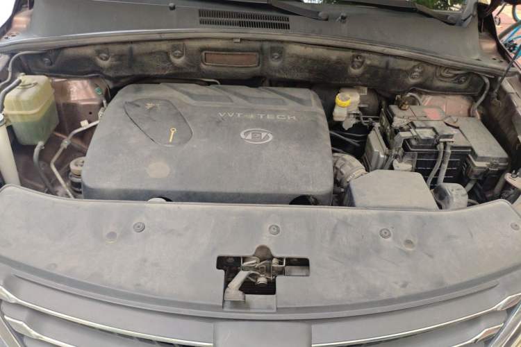 Used Baojun 560 2016 1.8L iAMT Luxury Model Engine Bay