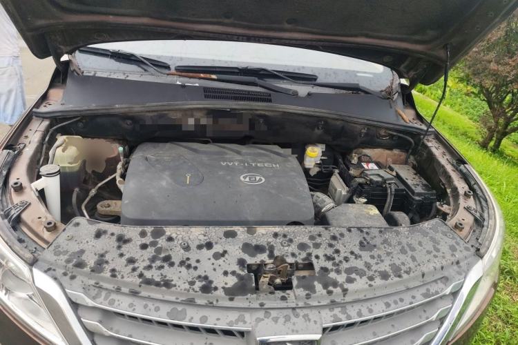 Used Baojun 560 2016 1.8L iAMT Elite Edition Engine Bay