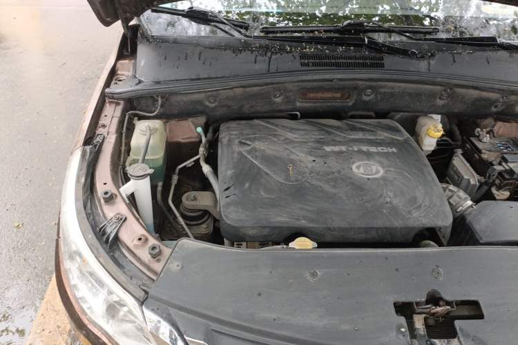 Used Baojun 560 2016 1.8L iAMT Luxury Model Engine Bay Right
