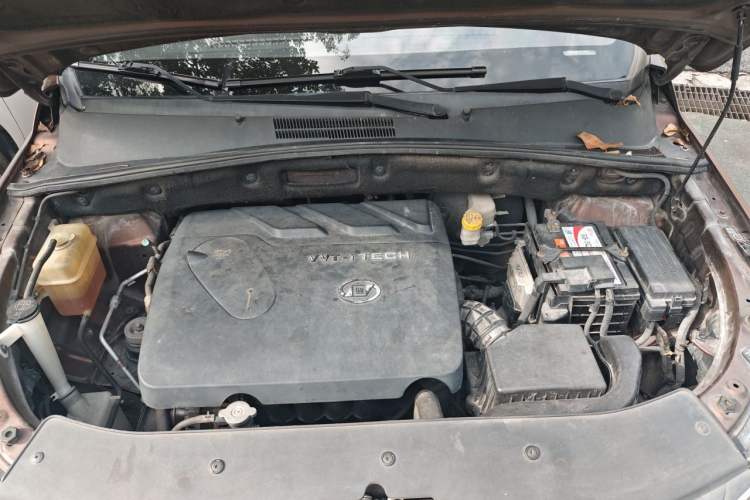 Used Baojun 560 2016 1.8L iAMT Elite Edition Engine Bay