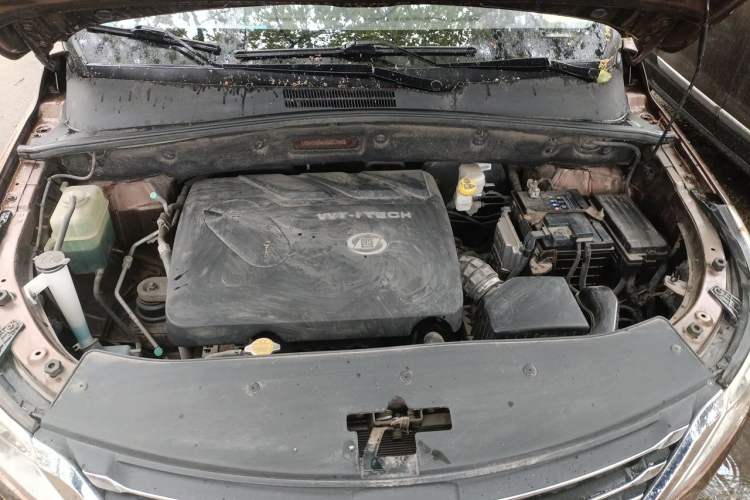 Used Baojun 560 2016 1.8L iAMT Luxury Model Engine Bay