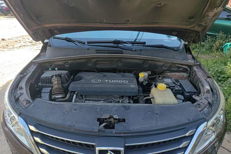 Used Baojun 560 2016 1.5T Manual Luxury Model Engine Bay
