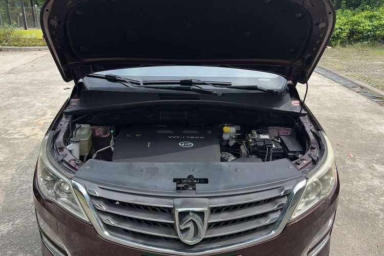 Used Baojun 560 2016 1.8L iAMT Elite Edition Engine Bay