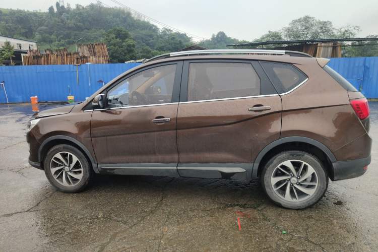 Used Baojun 560 2016 1.5T Manual Luxury Model Exterior 3