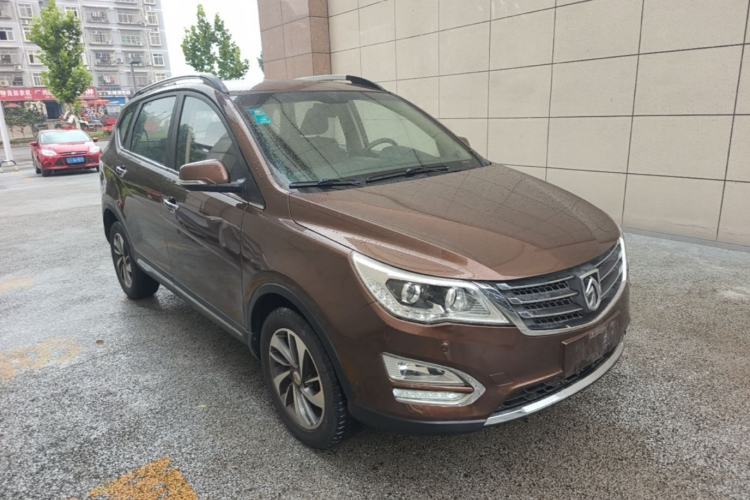 Used Baojun 560 2016 1.8L iAMT Luxury Model Front Right 45 Deg