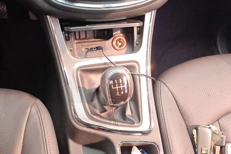 Used Baojun 560 2016 1.8L Manual Luxury Edition Gear Lever