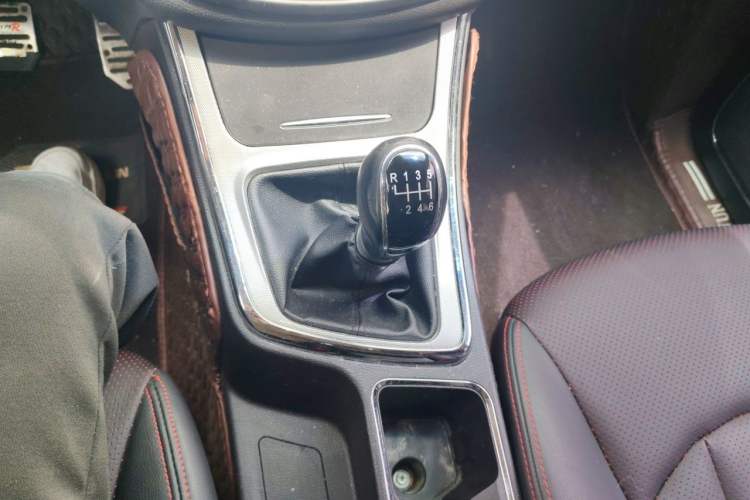 Used Baojun 560 2016 1.5T Manual Luxury Model Gear Lever