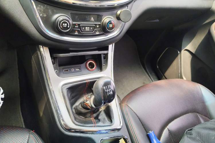 Used Baojun 560 2016 1.8L Manual Luxury Edition Gear Lever