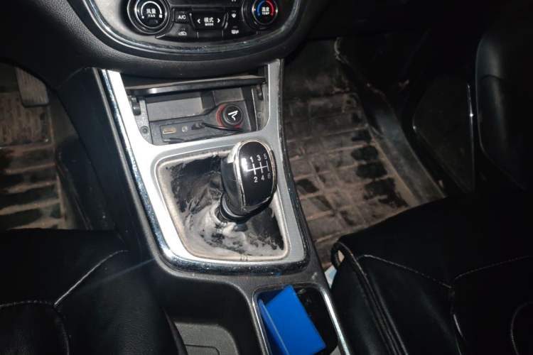 Used Baojun 560 2016 1.8L Manual Luxury Edition Gear Lever