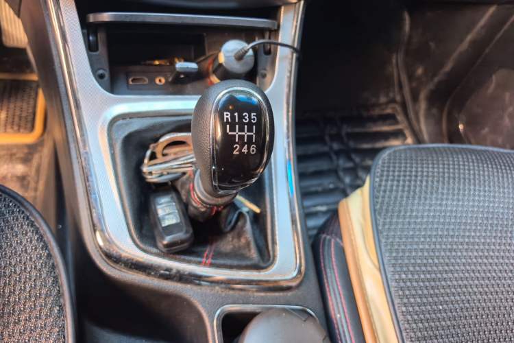 Used Baojun 560 2016 1.5T Manual Luxury Model Gear Lever