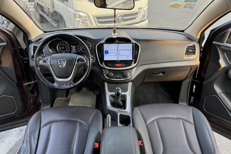Used Baojun 560 2016 1.8L Manual Luxury Edition Interior 1