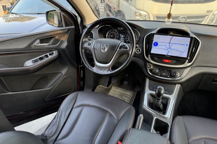 Used Baojun 560 2016 1.8L Manual Luxury Edition Interior 2