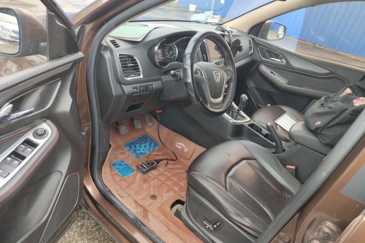 Used Baojun 560 2016 1.5T Manual Luxury Model Interior 3