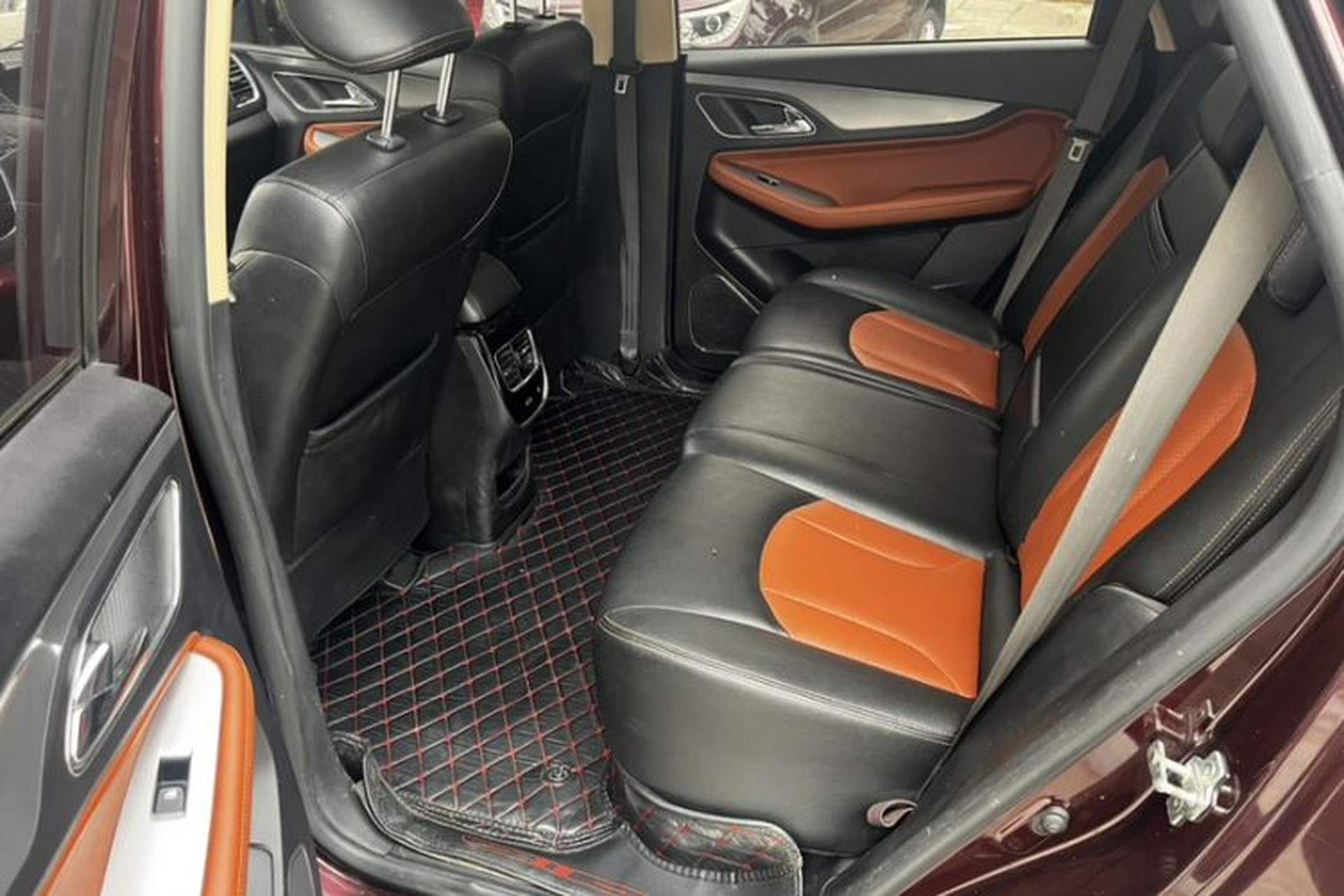 Used Baojun 560 2016 1.8L iAMT Elite Edition Interior 3