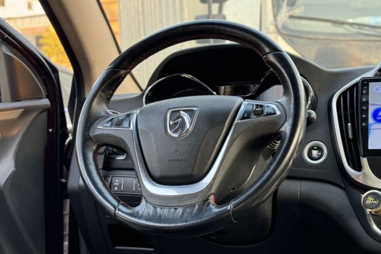 Used Baojun 560 2016 1.8L Manual Luxury Edition Interior 4