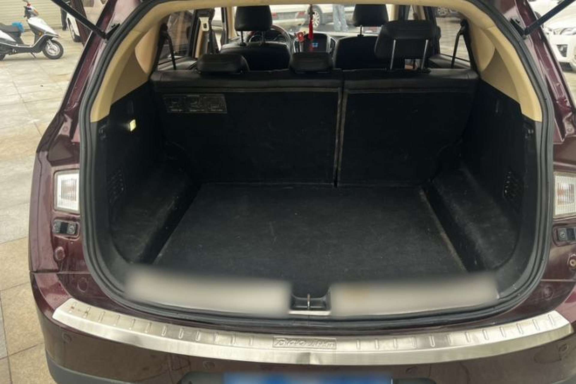Used Baojun 560 2016 1.8L iAMT Elite Edition Interior 4