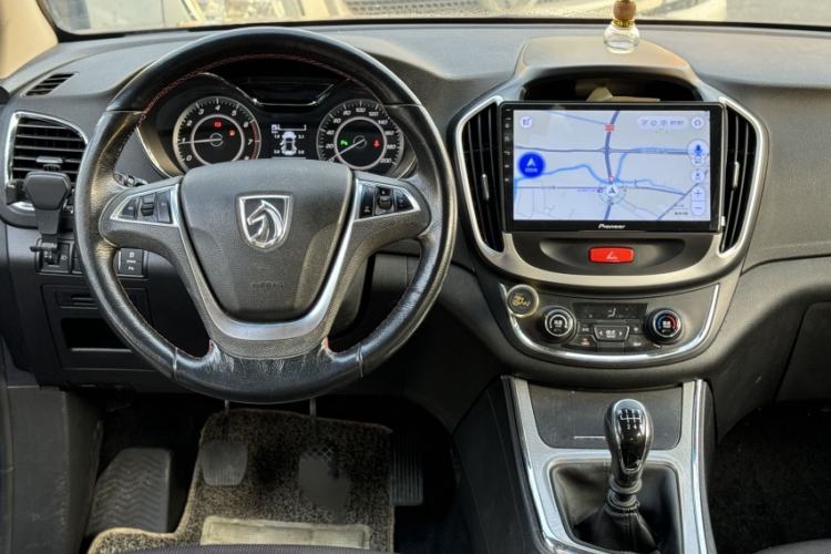 Used Baojun 560 2016 1.8L Manual Luxury Edition Interior 5