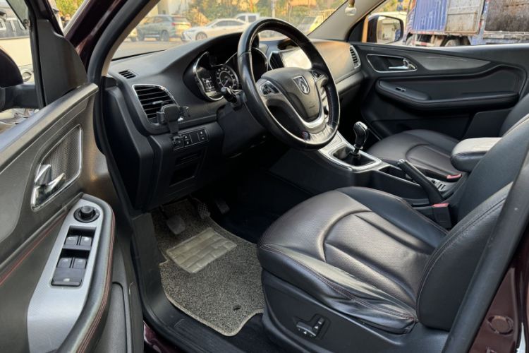 Used Baojun 560 2016 1.8L Manual Luxury Edition Interior 7