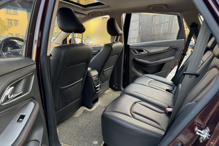 Used Baojun 560 2016 1.8L Manual Luxury Edition Interior 8