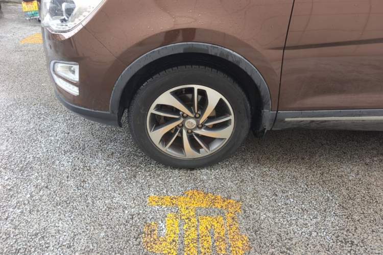 Used Baojun 560 2016 1.8L iAMT Luxury Model Left Front Wheel Hub