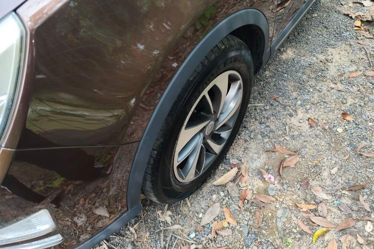 Used Baojun 560 2016 1.8L Manual Luxury Edition Left Front Wheel Hub