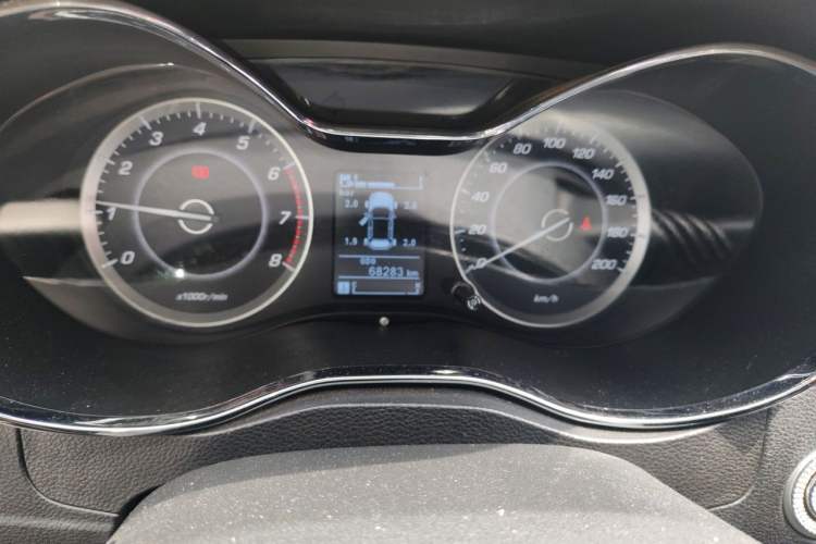 Used Baojun 560 2016 1.5T Manual Luxury Model Odometer Close Up