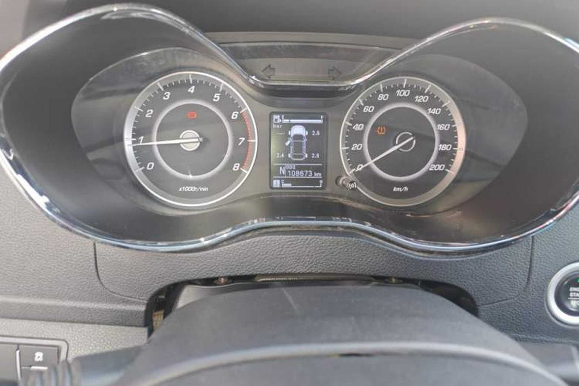 Used Baojun 560 2016 1.8L iAMT Luxury Model Odometer Close Up