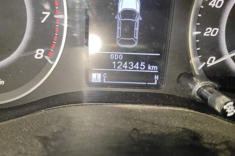 Used Baojun 560 2016 1.8L Manual Elite Edition Odometer Close Up