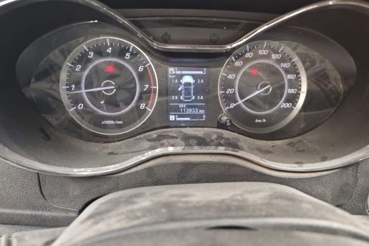 Used Baojun 560 2016 1.5T Manual Luxury Model Odometer Close Up
