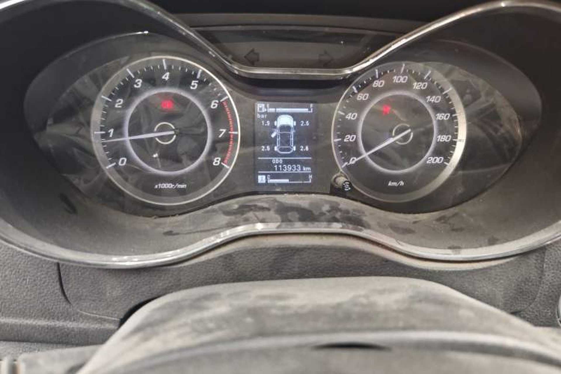 Used Baojun 560 2016 1.5T Manual Luxury Model Odometer Close Up