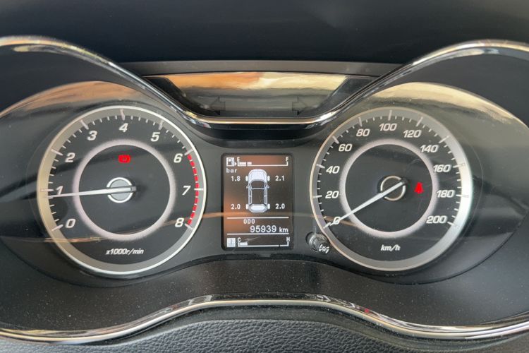 Used Baojun 560 2016 1.8L Manual Luxury Edition Odometer Close Up