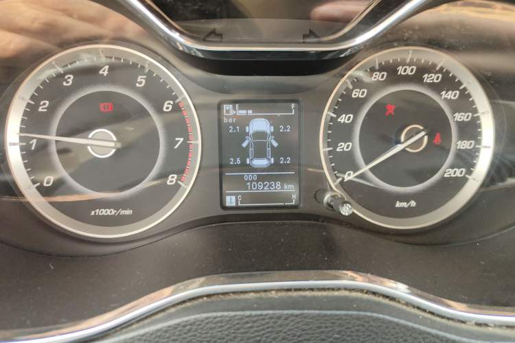 Used Baojun 560 2016 1.5T Manual Luxury Model Odometer Close Up
