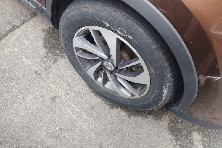 Used Baojun 560 2016 1.5T Manual Luxury Model Right Front Wheel Hub