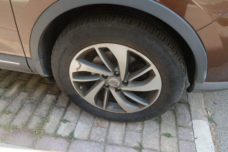 Used Baojun 560 2016 1.8L Manual Luxury Edition Right Front Wheel Hub