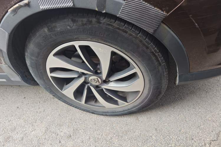 Used Baojun 560 2016 1.5T Manual Luxury Model Right Front Wheel Hub