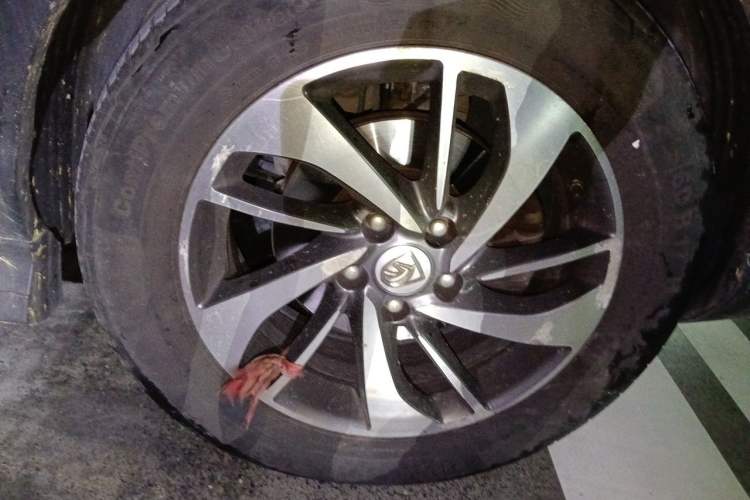 Used Baojun 560 2016 1.5T Manual Luxury Model Right Front Wheel Hub