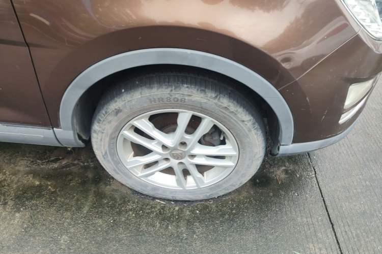 Used Baojun 560 2016 1.8L iAMT Elite Edition Right Front Wheel Hub