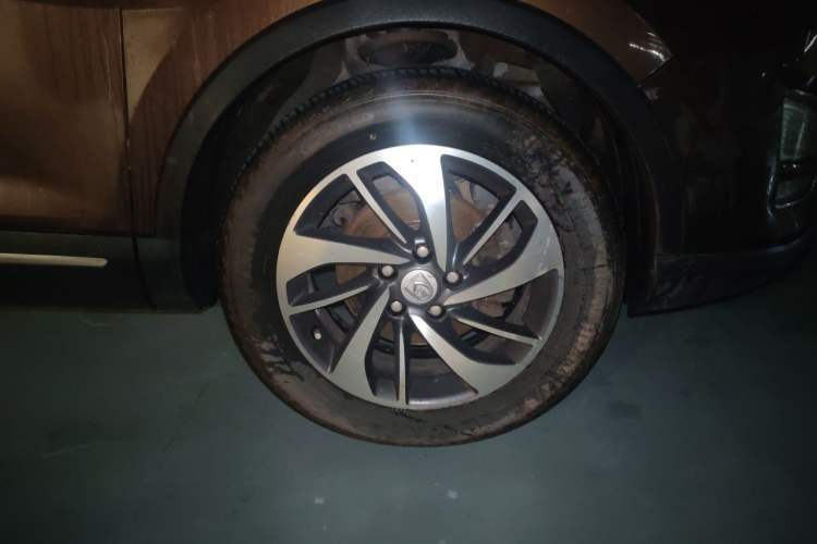Used Baojun 560 2016 1.8L Manual Luxury Edition Right Front Wheel Hub