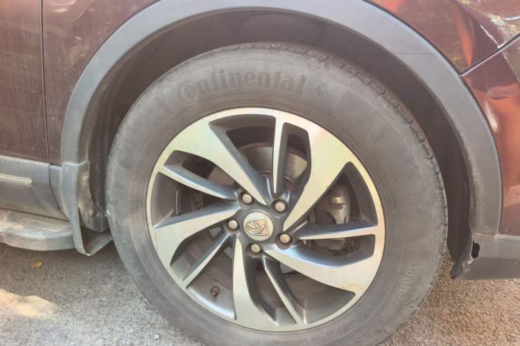 Used Baojun 560 2016 1.5T Manual Luxury Model Right Front Wheel Hub