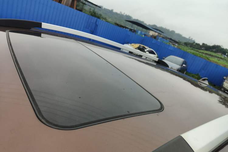 Used Baojun 560 2016 1.5T Manual Luxury Model Roof