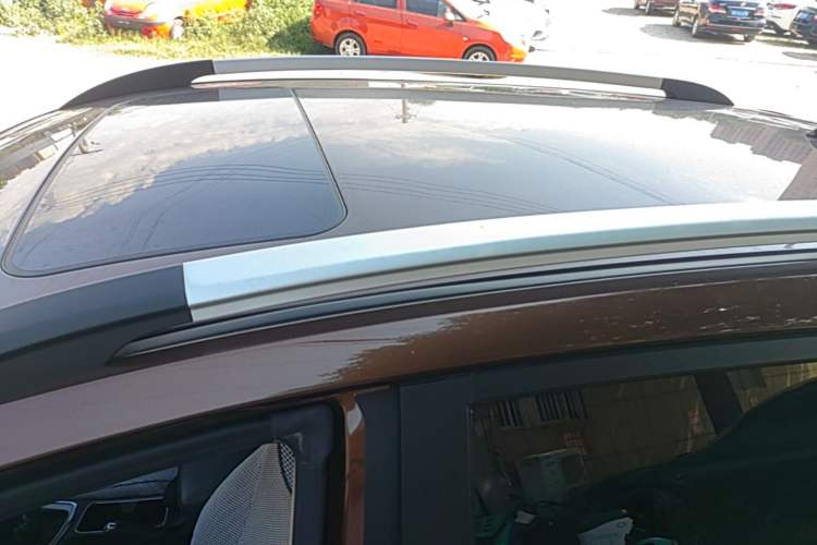 Used Baojun 560 2016 1.5T Manual Luxury Model Roof