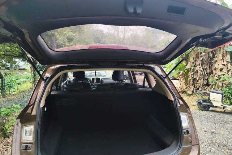 Used Baojun 560 2016 1.8L Manual Luxury Edition Trunk