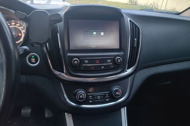 Used Baojun 560 2016 1.8L Manual Luxury Edition Audio And AC Panel