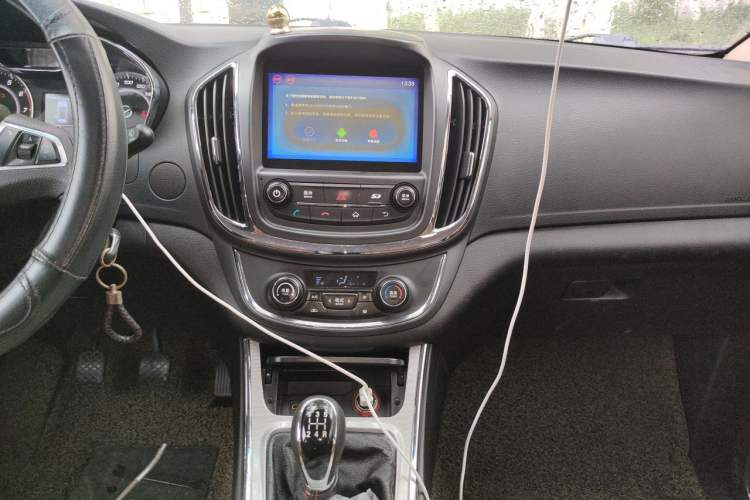 Used Baojun 560 2016 1.8L Manual Elite Edition Audio And AC Panel